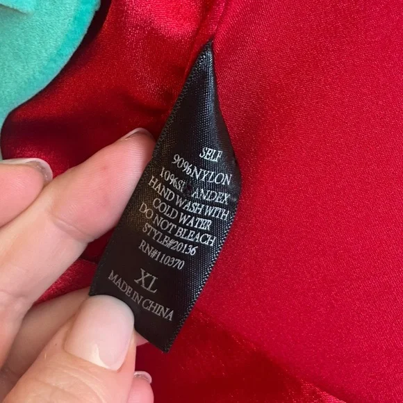 Youmita Red Robe - Picture 5 of 6